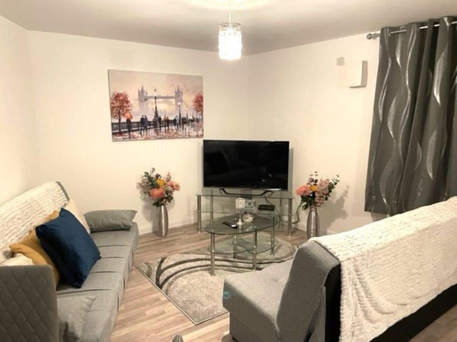 Supreme - 1 Bedroom Apart Sleeps 4 Short/Long Stay Gillingham  Buitenkant foto