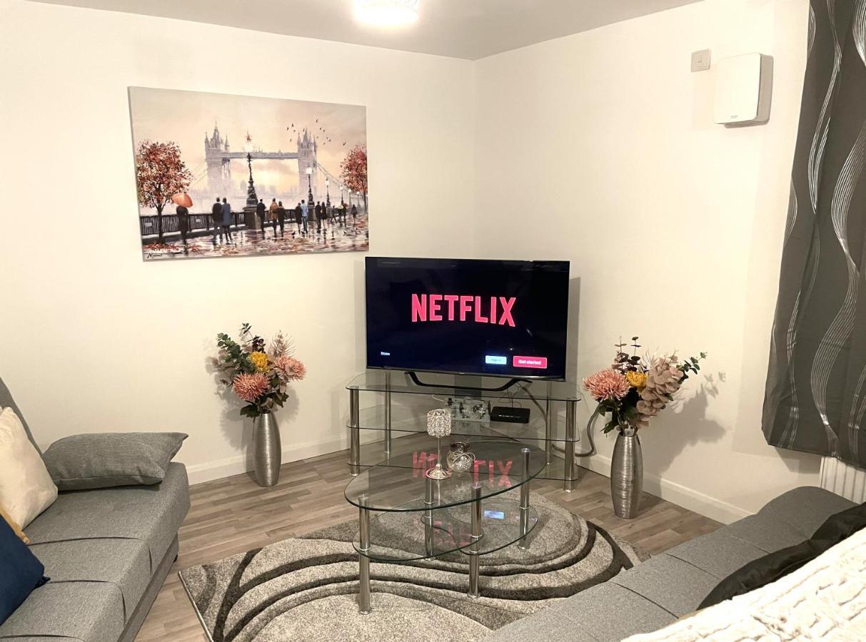 Supreme - 1 Bedroom Apart Sleeps 4 Short/Long Stay Gillingham  Buitenkant foto