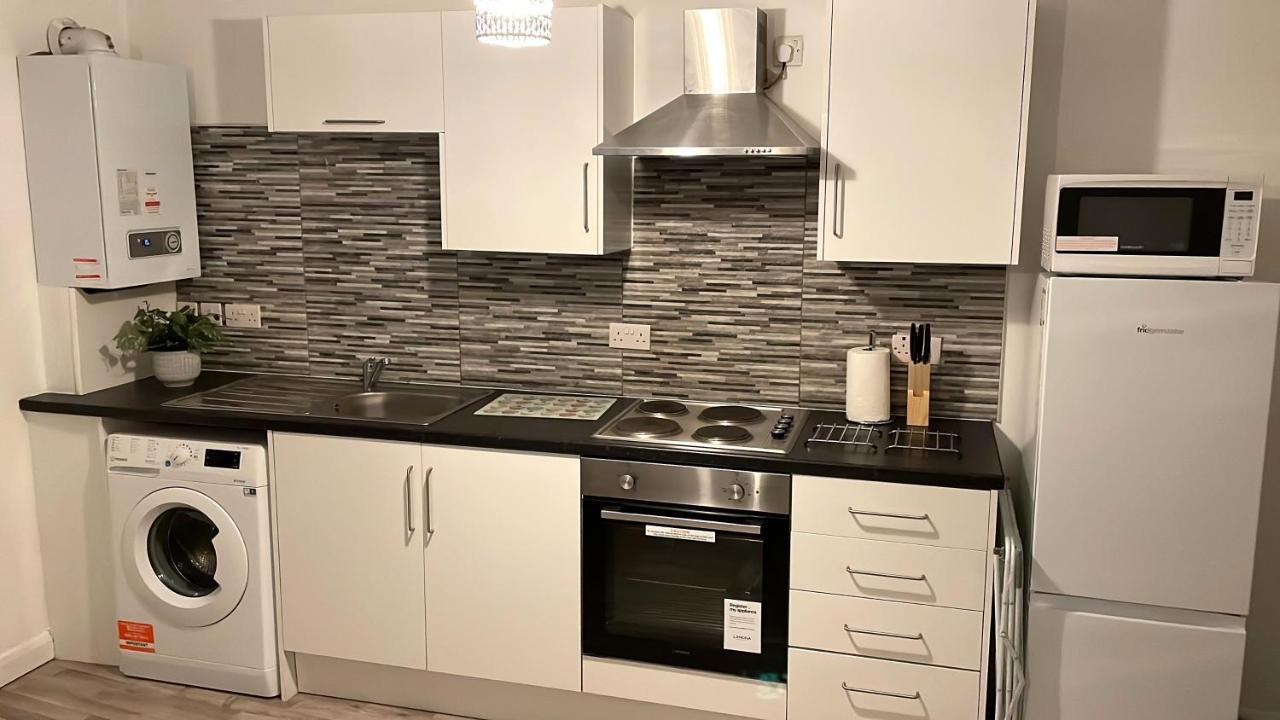 Supreme - 1 Bedroom Apart Sleeps 4 Short/Long Stay Gillingham  Buitenkant foto