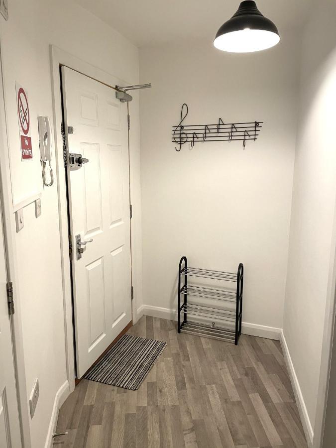 Supreme - 1 Bedroom Apart Sleeps 4 Short/Long Stay Gillingham  Buitenkant foto