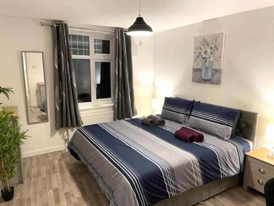 Supreme - 1 Bedroom Apart Sleeps 4 Short/Long Stay Gillingham  Buitenkant foto
