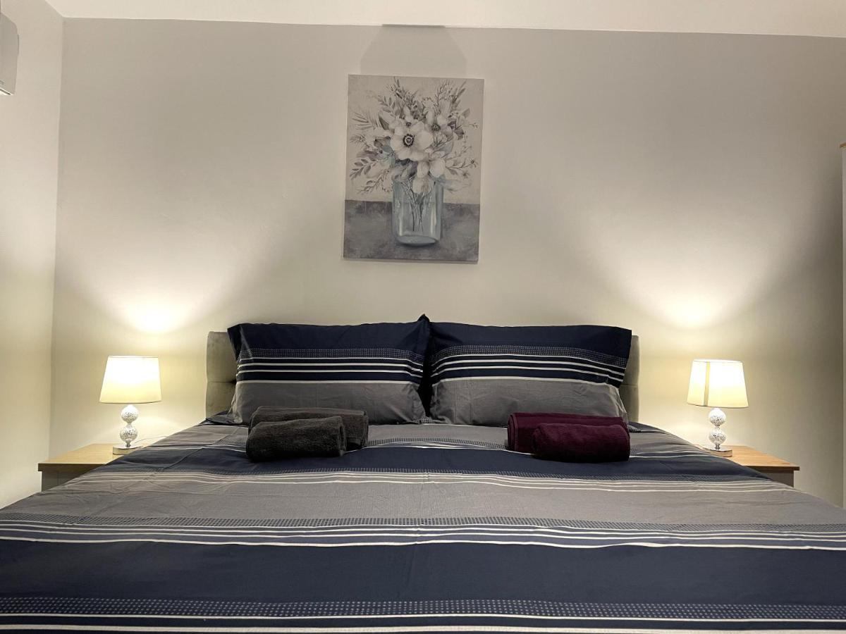 Supreme - 1 Bedroom Apart Sleeps 4 Short/Long Stay Gillingham  Buitenkant foto