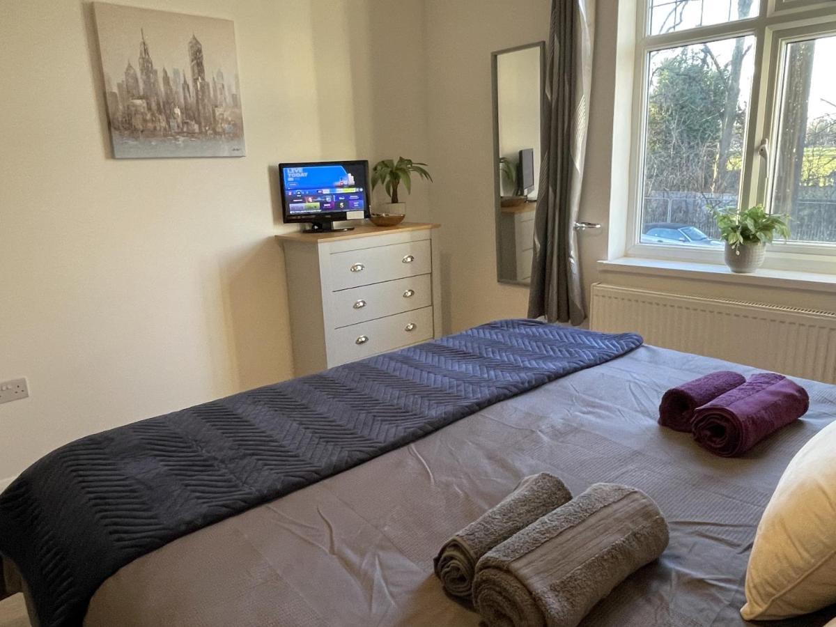 Supreme - 1 Bedroom Apart Sleeps 4 Short/Long Stay Gillingham  Buitenkant foto