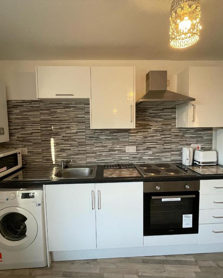 Supreme - 1 Bedroom Apart Sleeps 4 Short/Long Stay Gillingham  Buitenkant foto