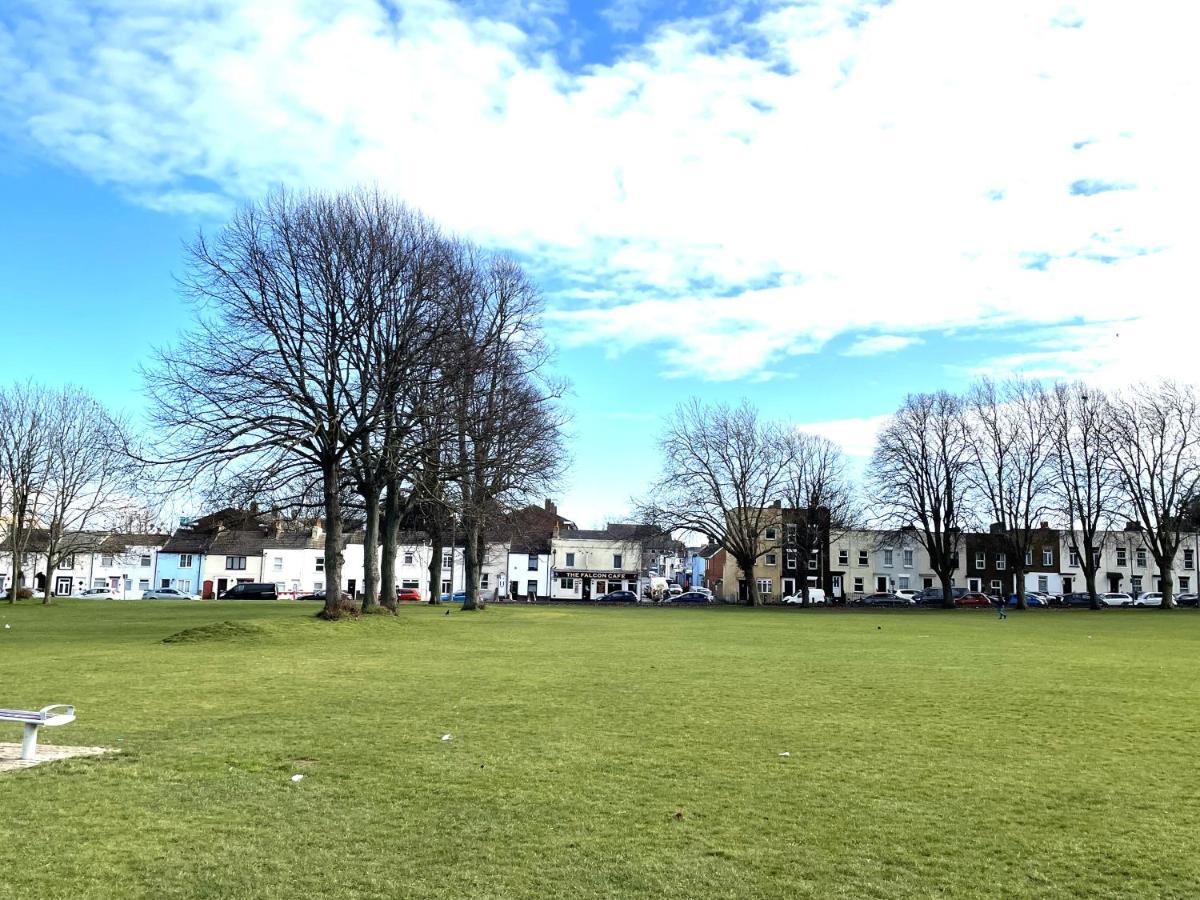 Supreme - 1 Bedroom Apart Sleeps 4 Short/Long Stay Gillingham  Buitenkant foto